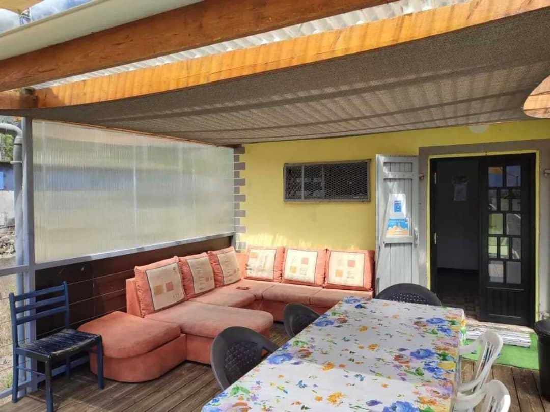 Maison charmante à Cilaos avec vue sur la montagne, cheminée