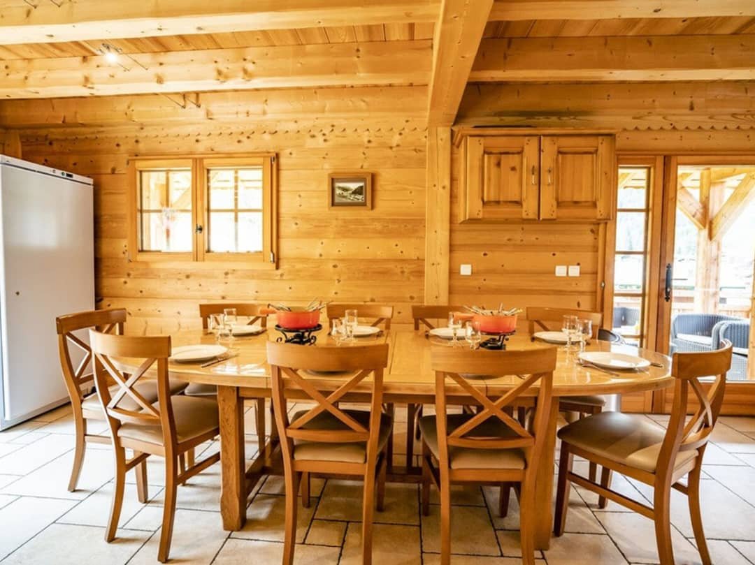 Chalet spacieux à Châtel, 8 chambres, jacuzzi, proche pistes