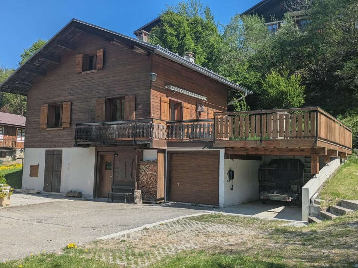 Chalet 3* à Arêches, 100m², 8 pers, 4 ch, Pied des Pistes, Cheminée, Terrasse, Wifi