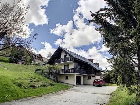 Chalet spacieux tout confort avec billard, proche remontées