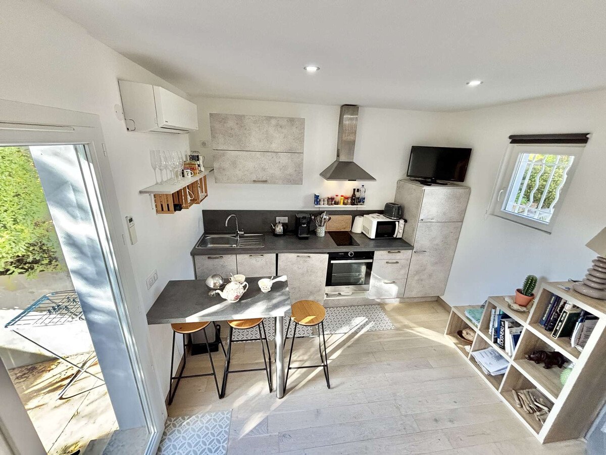 Studio Duplex Climatisé avec Terrasse à Porticcio, Proche Plages et Commodités, Internet Inclus