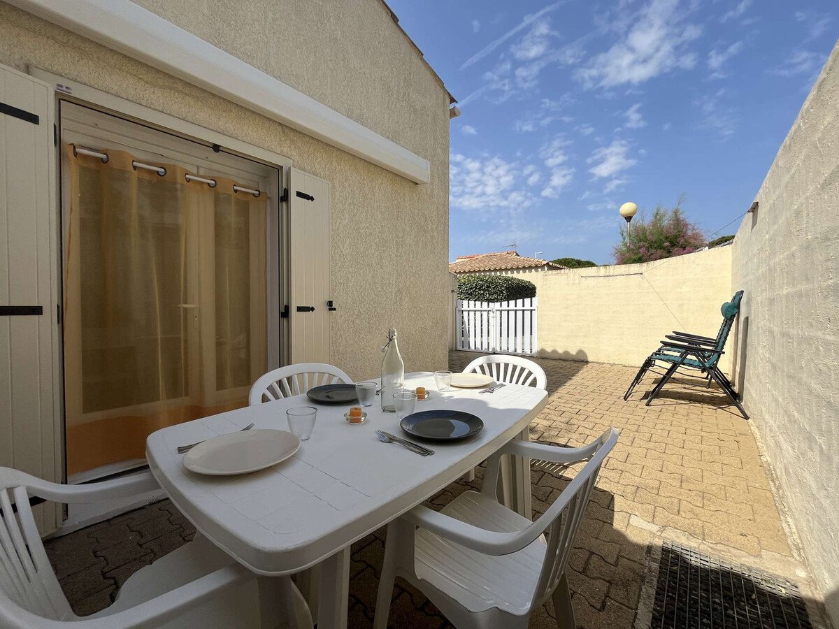 Pavillon climatisé près de la plage, 3 pièces, 5 couchages, terrasse, parking privé