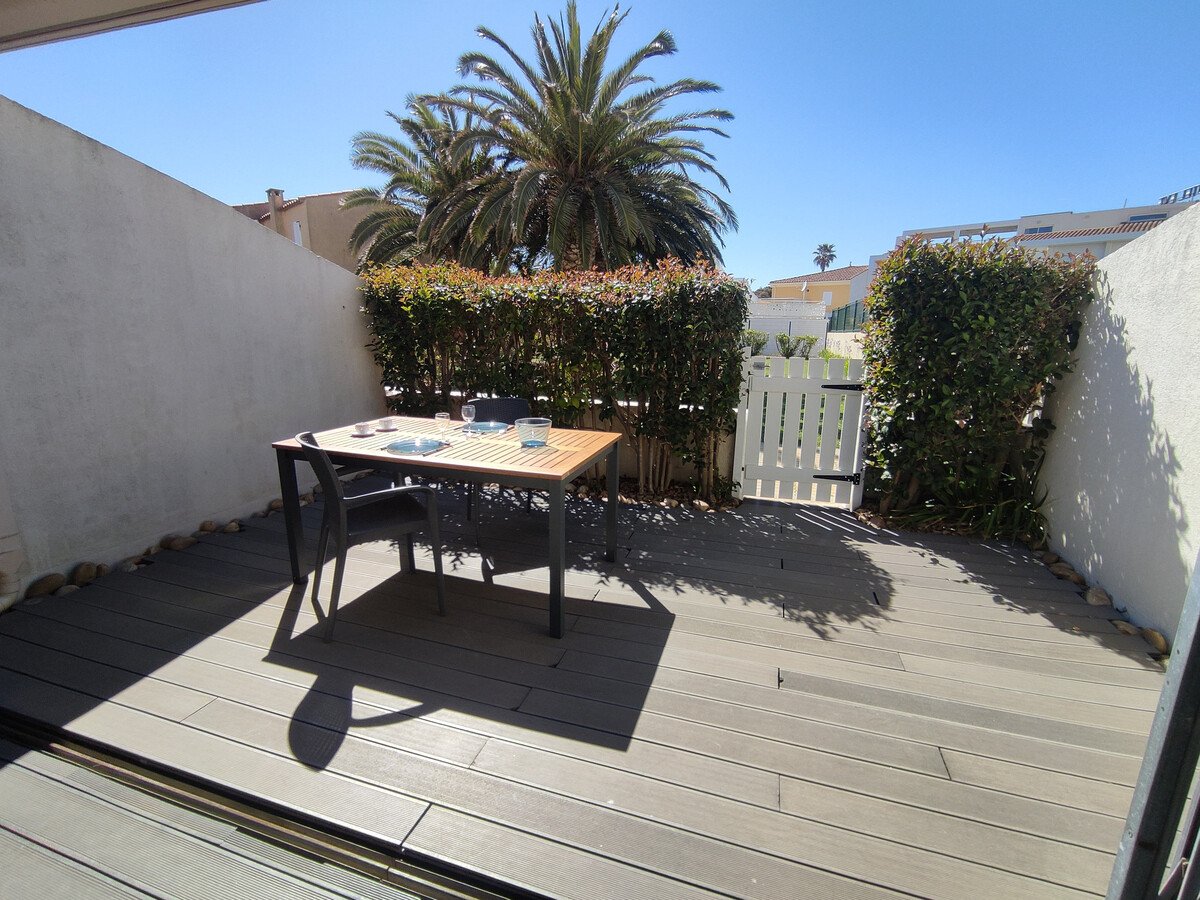 Appartement climatisé pour 2 avec piscine, terrasse et parking sécurisé à Agde
