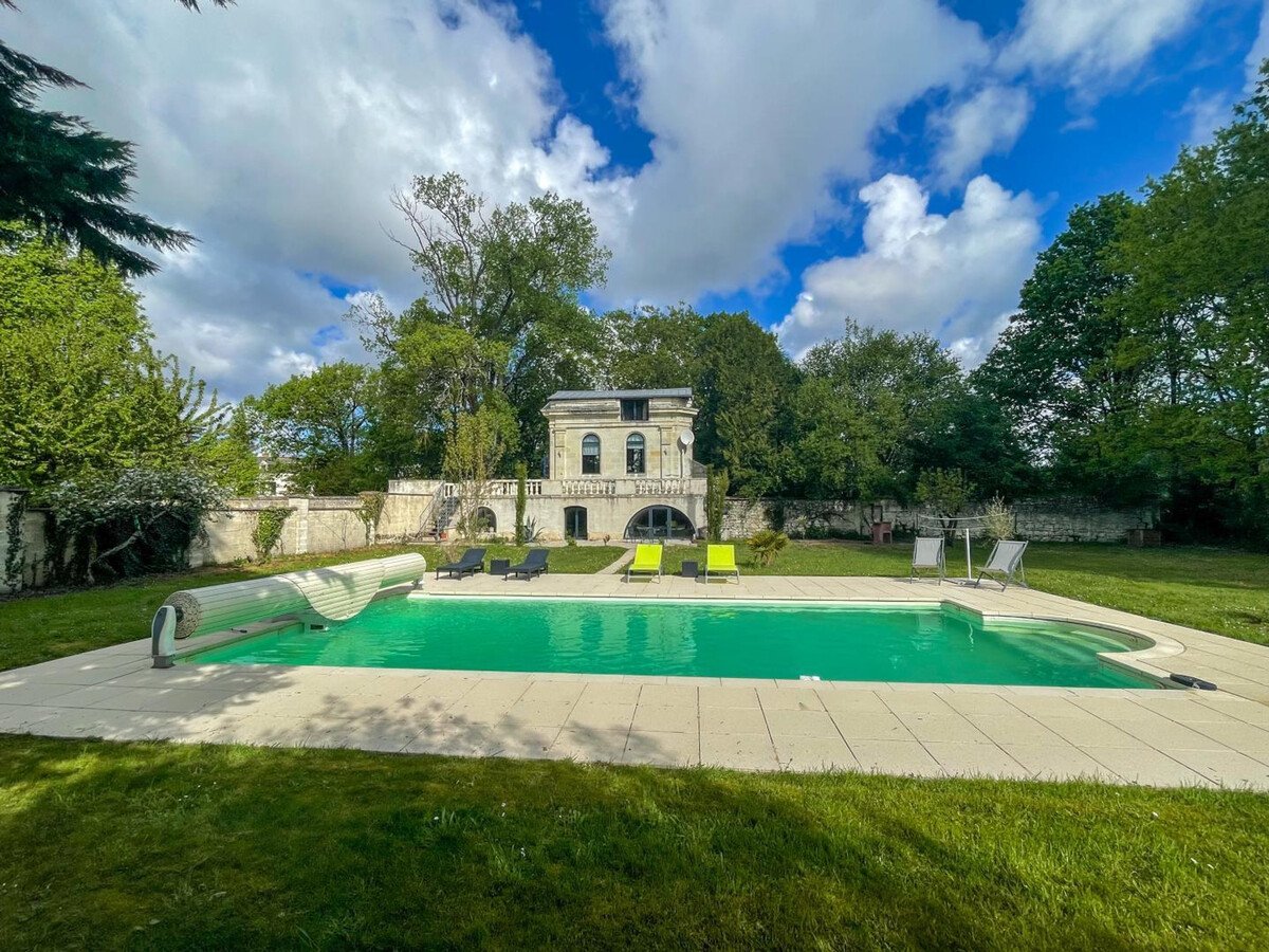 Gîte ravissant avec piscine - proche Loire, Gite 2 personnes à Bréhémont